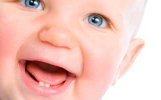 Когда появляются первые зубы у грудничка