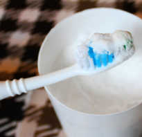 Отбеливание зубов содой